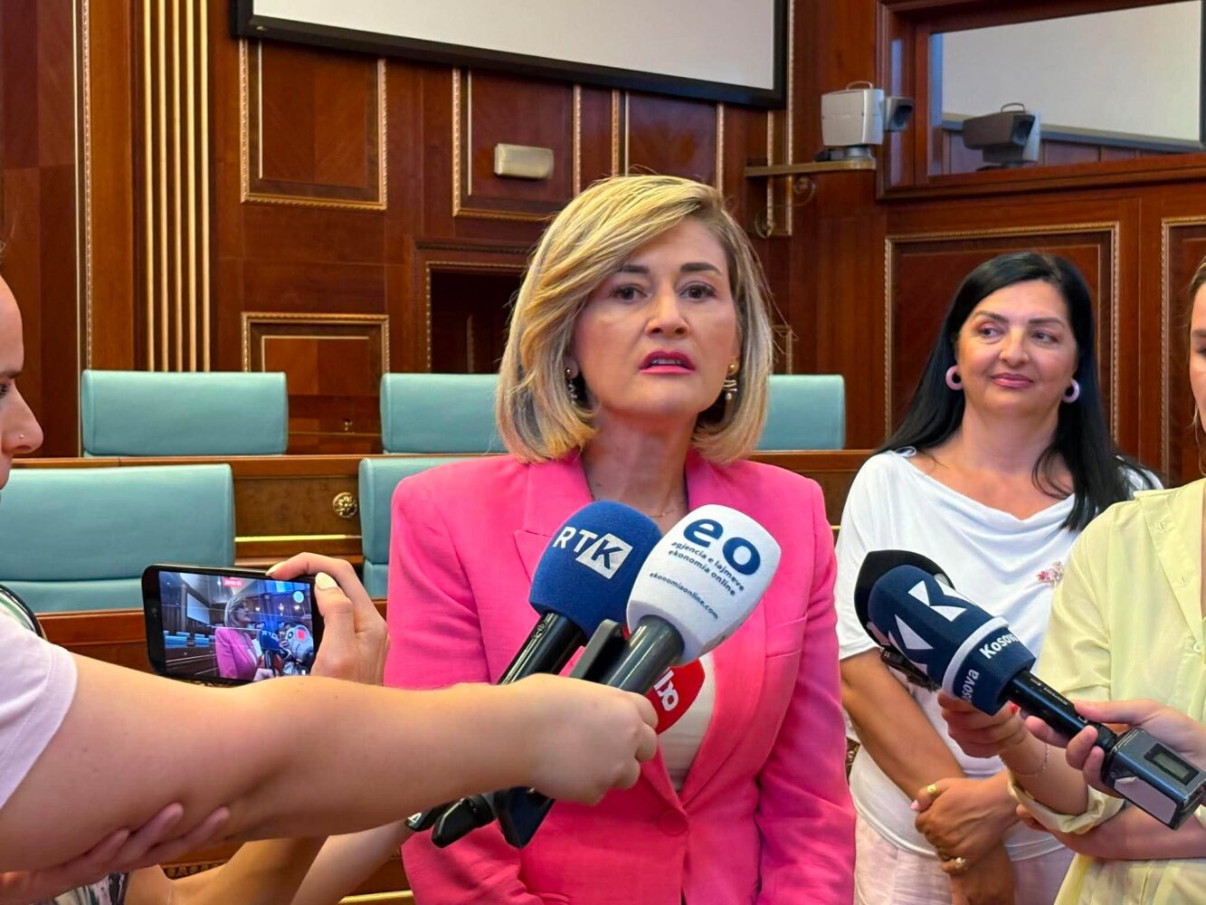 Kusari Lila  S ka alternativë tjetër pos dialogut politik