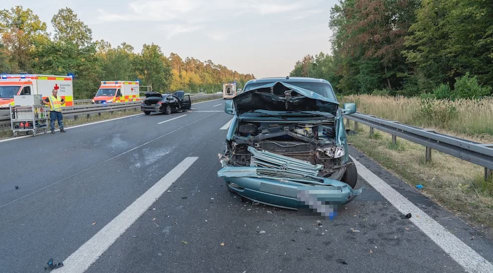 Një person bie nga ura në autostradë dhe vdes  7 të tjerë lëndohen rëndë në aksidentin zinxhir