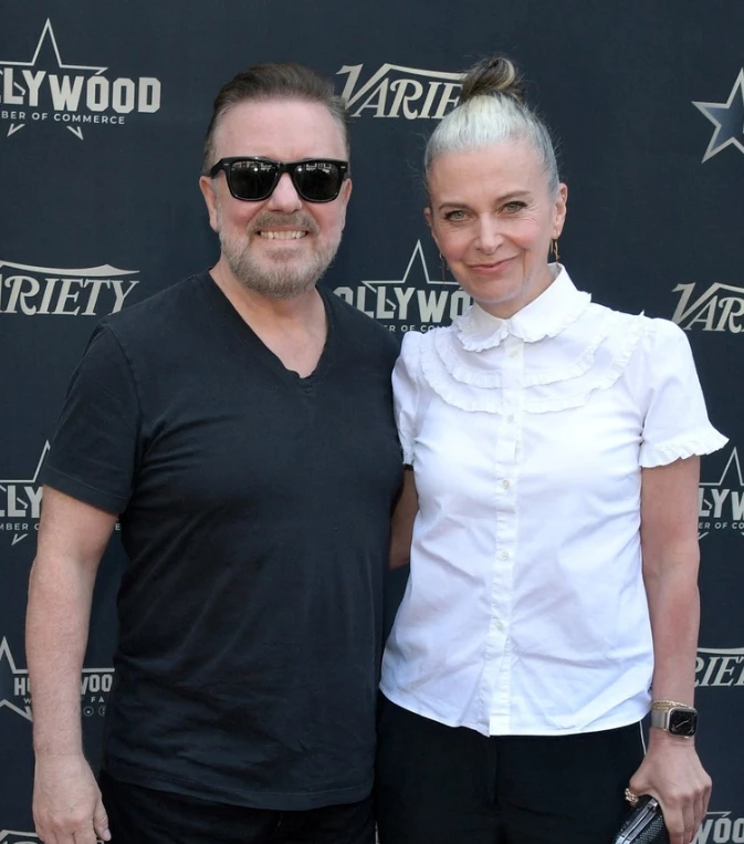 Drejt martesës pas 40 vitesh  tani Ricky Gervais po ndryshon mendje për një arsye të pazakontë