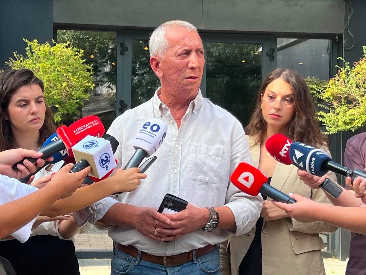 Anton Quni para mbledhjes së grupit parlamentar  E mbështes kandidaturën e Bekim Sejdiut për president