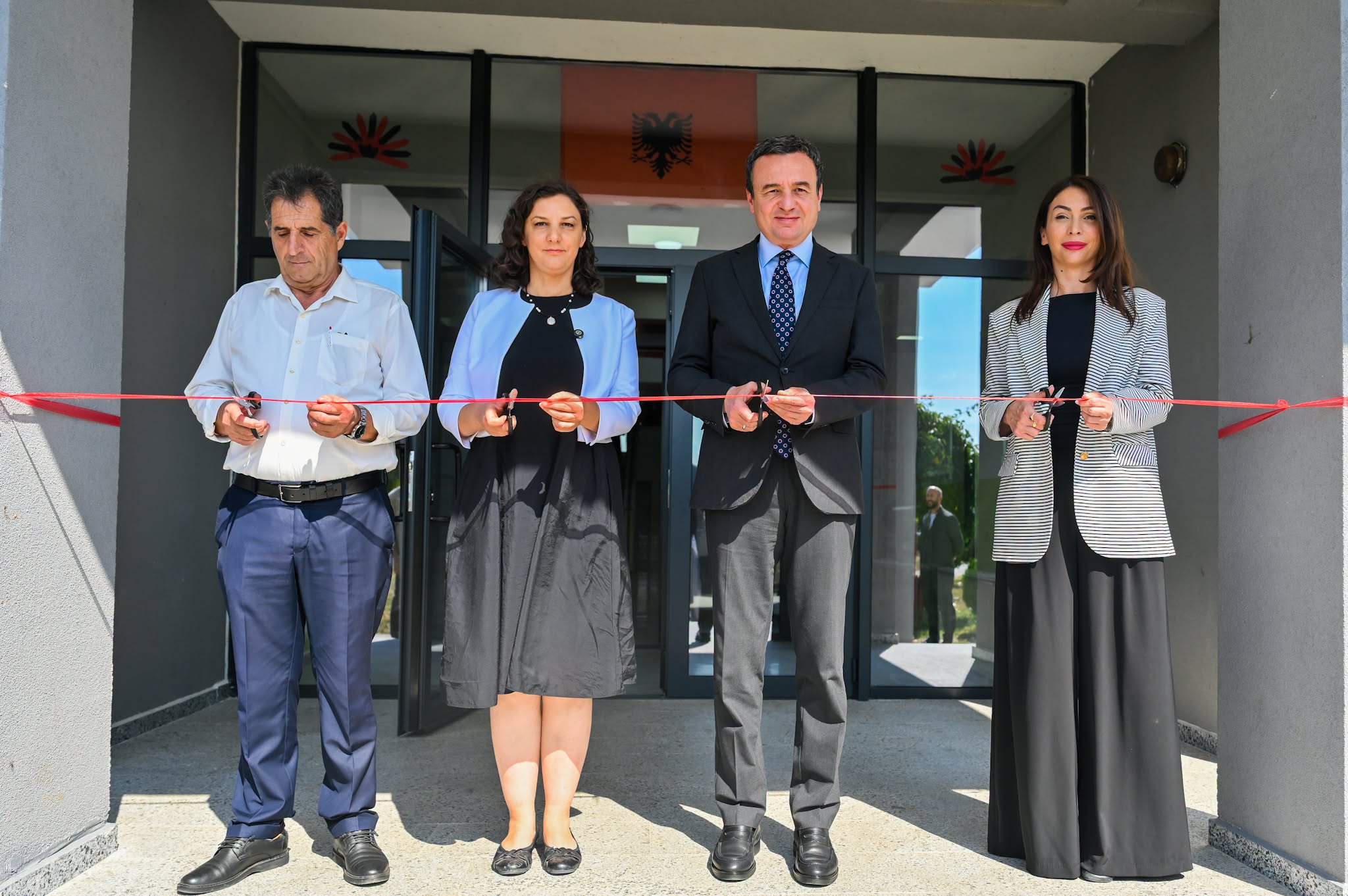Kurti: 3.8 milionë euro investime në efiçiencë të energjisë në 13 objekte shkollore