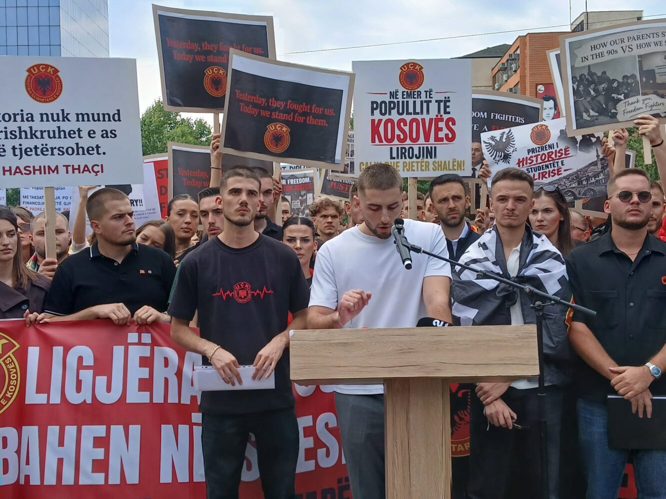 Humolli  Nuk ka gjykatë e as vendim që do ta ndryshojë mënyrën se si rinia i sheh çlirimtarët