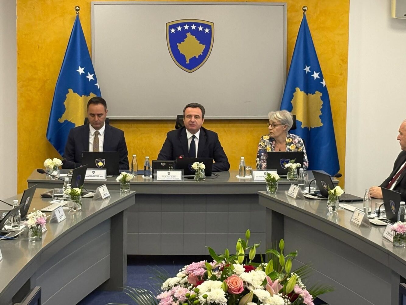 Kurti  Urojmë që vendimi i së mërkurës të jetë në përputhje me të drejtën dhe krerët e UÇK së të kthehen të lirë