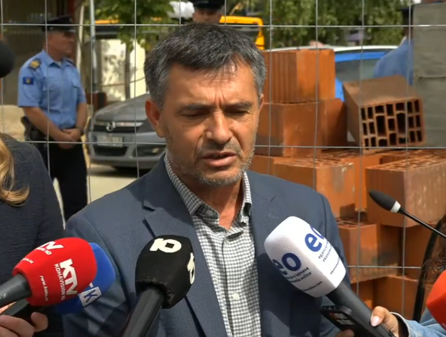 Asamblistët e LVV-së dorëzojnë kallëzim penal ndaj kryetarit të Prishtinës: Raporti i Auditorit evidenton mbi 26 shkelje