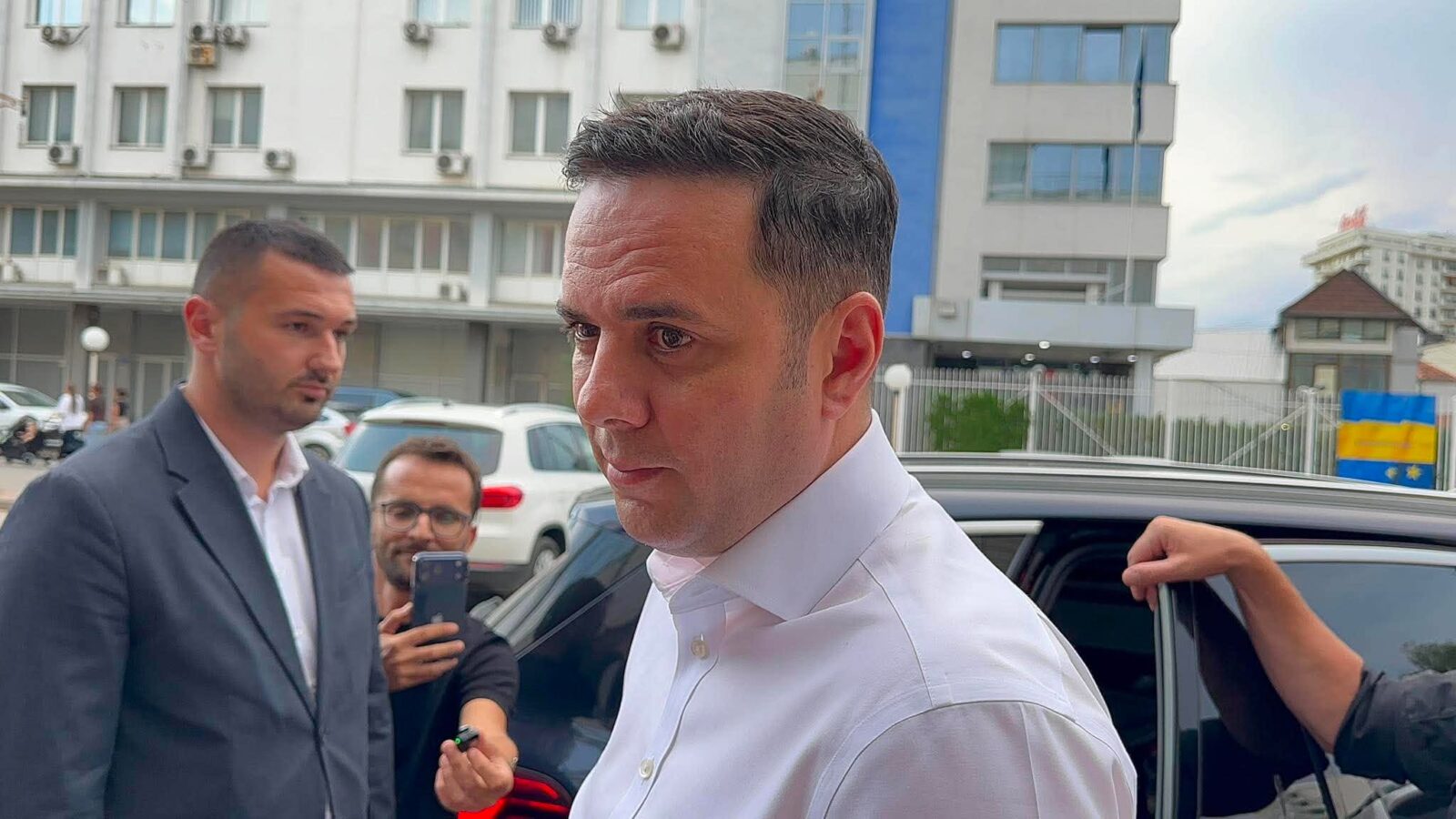 Figura e tanishme s’ka tekst alternativ. Emri i kartelës është: lumir-abdixhikuu.jpg