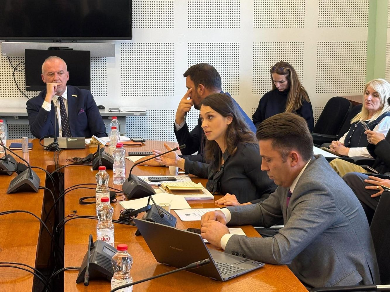 Deputetët opozitarë kundërshtojnë projektligjin për Byronë  Është në kundërshtim me qëllimin për të cilin është nisur