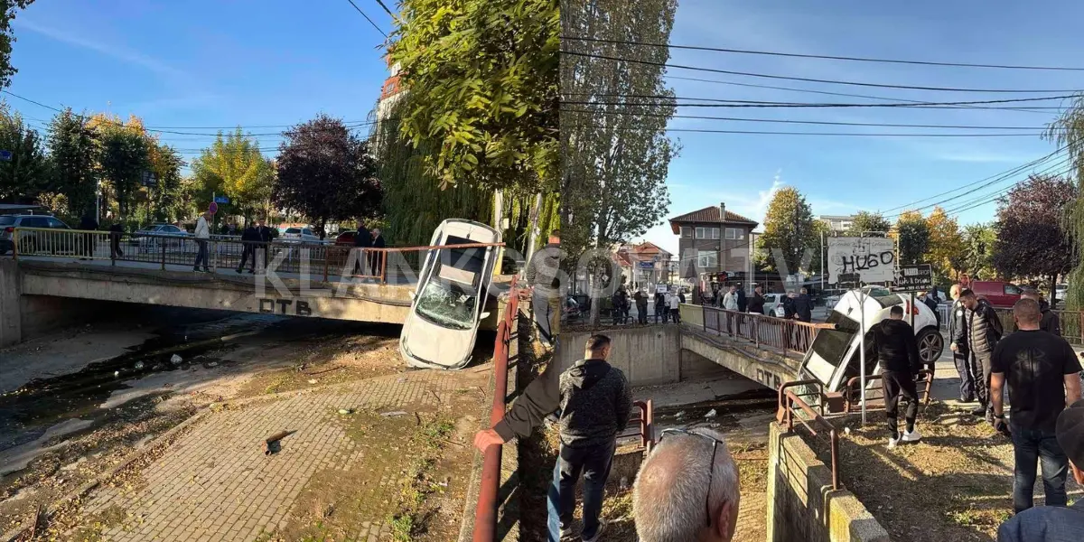 Vetura bie nga ura  shoferi dërgohet me urgjencë për trajtim mjekësor