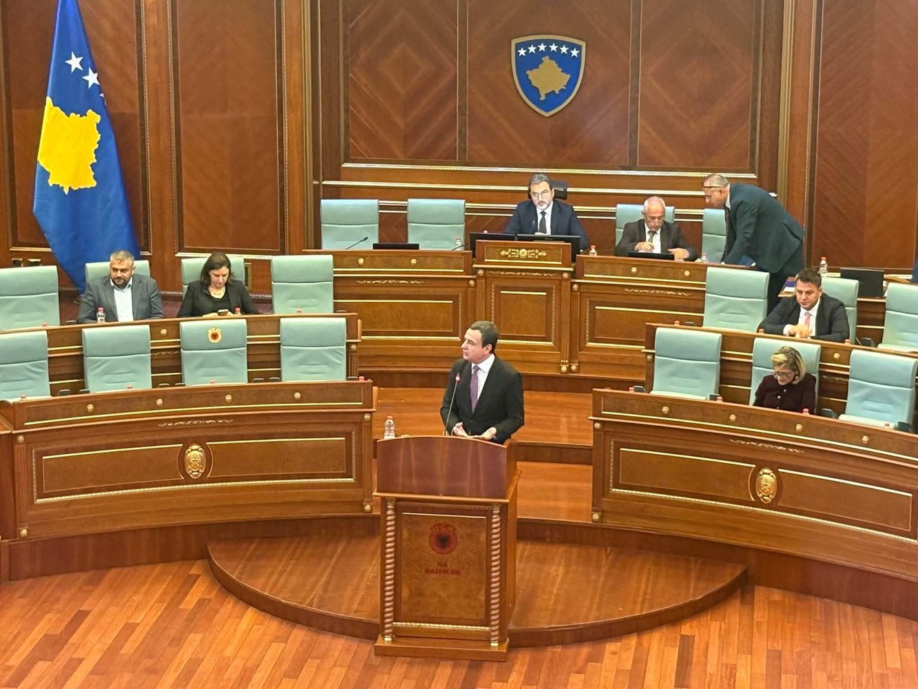 Kurti  15 zyrtarë serbë ankuan transferimet  katër u larguan nga shërbimi civil pa shkelje
